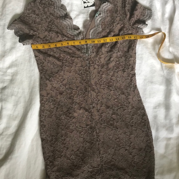 Kimchi Blue Lace Taupe Dress L - Picture 3 of 6